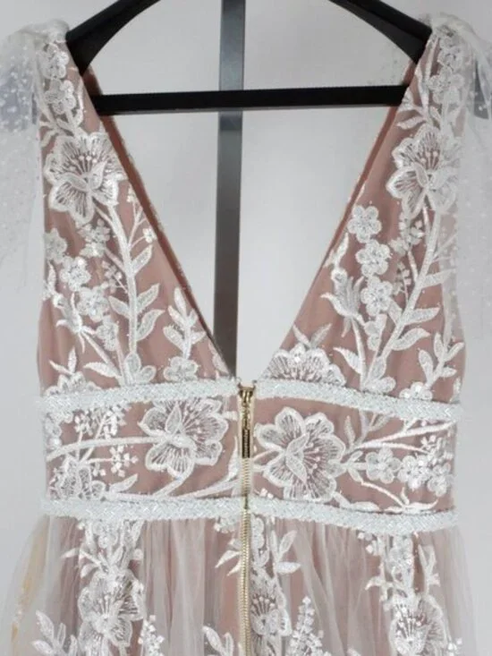 New Bronx and Banco wedding dress Tunisia bridal gown AU 10 / US 6 - Picture 5 of 9